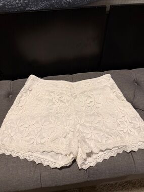 Monteau White High-Waist Floral Lace Shorts